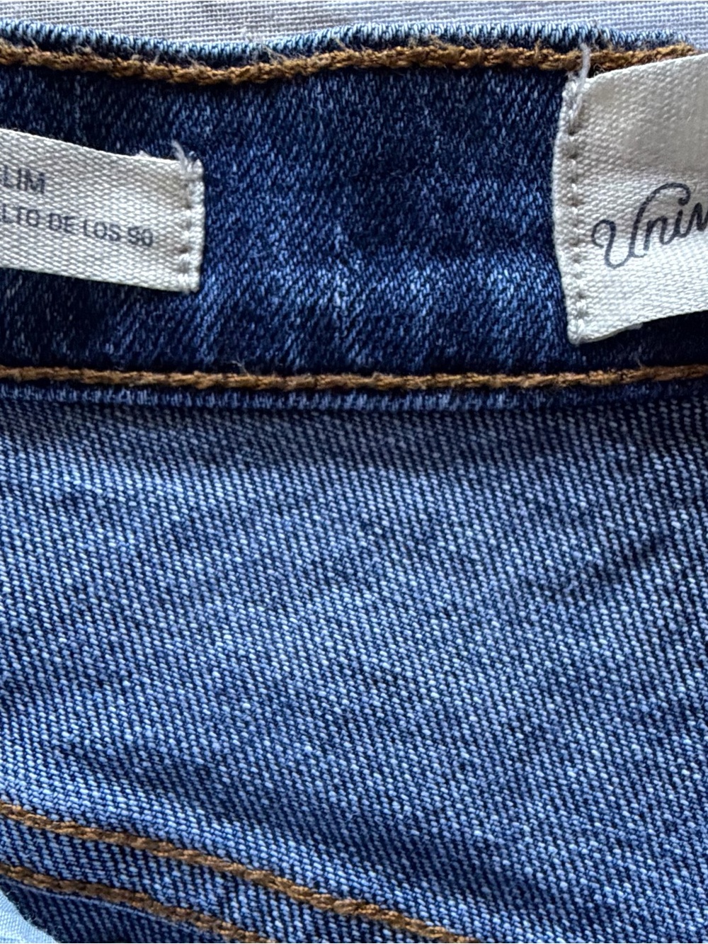 Classic Universal Thread High-Rise Women's Jeans in Dark Blue - Picture 3 of 4